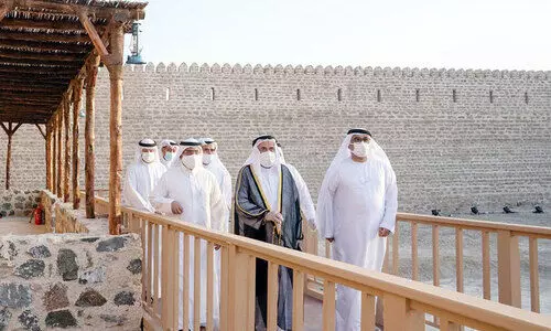 സൂ​ര്‍ ക​ല്‍ബ കെ​ട്ടി​ട​പ​ദ്ധ​തി കാ​ണാ​ന്‍ ശൈ​ഖ് സു​ല്‍ത്താ​െ​ന​ത്തി