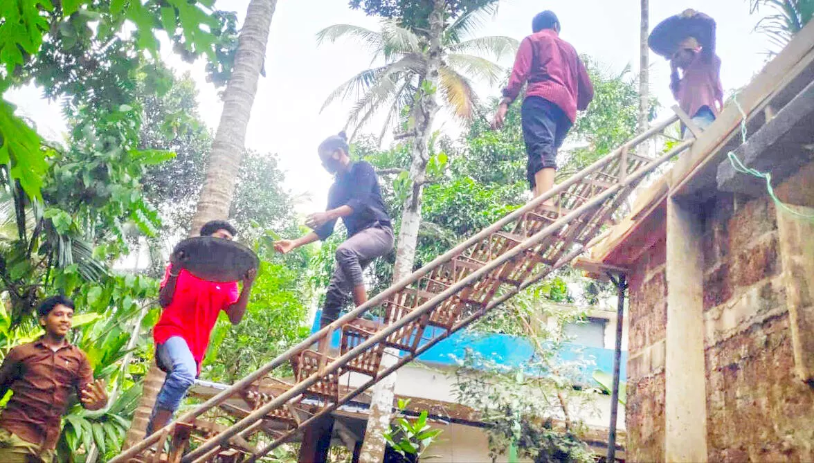 പാതിവഴിയിൽ നിലച്ച വീടുനിർമാണം ഏ​റ്റെ​ടു​ത്ത് എൻ.എസ്.എസ് യൂനിറ്റ്