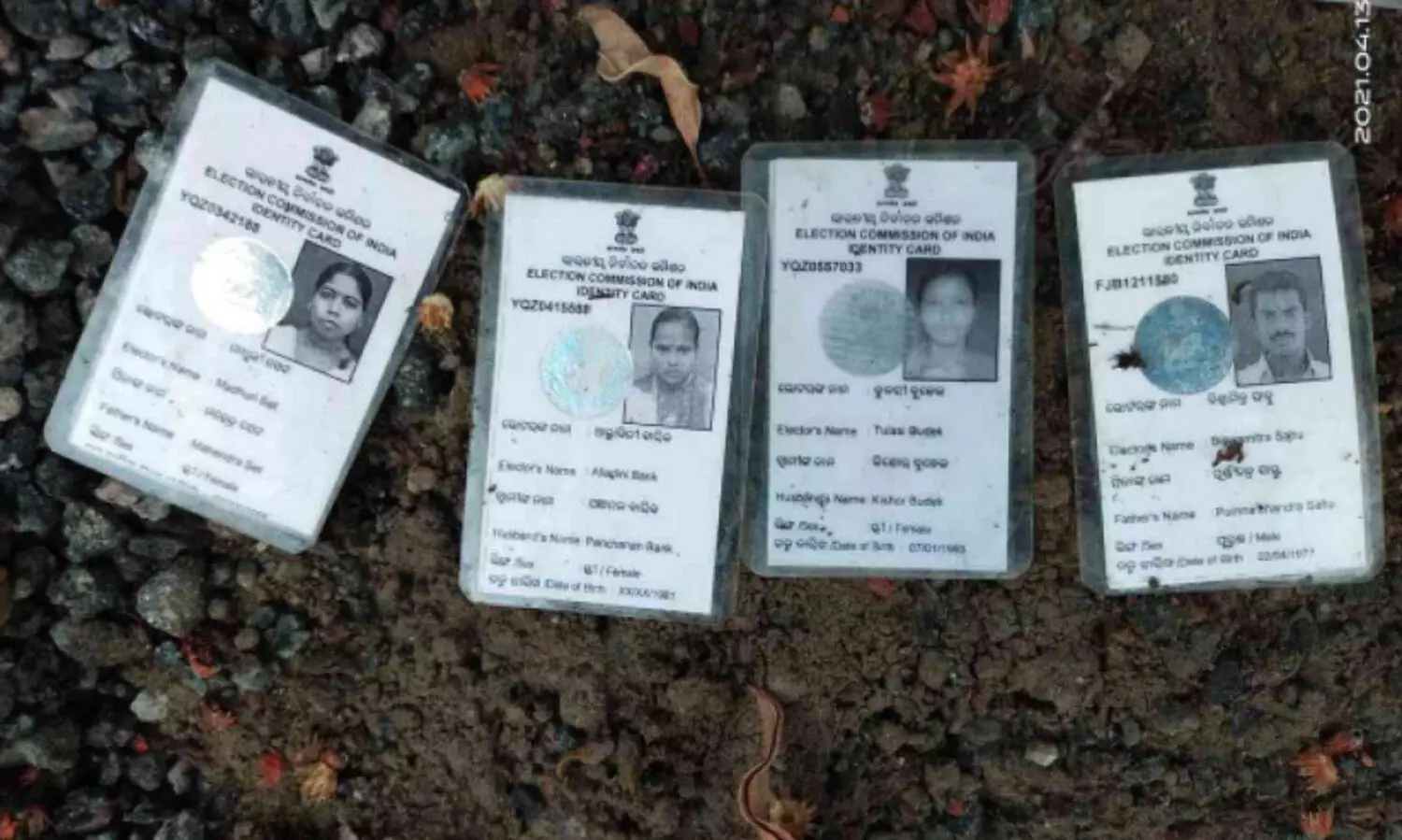 230ഓ​ളം വോട്ടർ തിരിച്ചറിയൽ കാർഡുകൾ മാലിന്യക്കൂനയിൽ