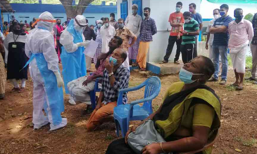 ഒരു ലക്ഷത്തിൽനിന്ന്​ രണ്ടു ലക്ഷത്തിലേക്ക്​ 10 ദിവസം മാത്രം; കോവിഡ് രണ്ടാംതരംഗം ഇന്ത്യ​യെ വിഴുങ്ങുന്നു?