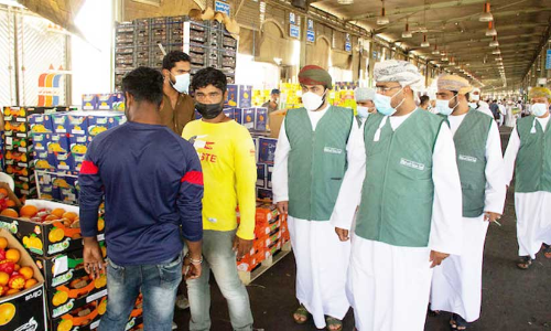 അൽ മ​േവല മാർക്കറ്റിൽ പരിശോധന