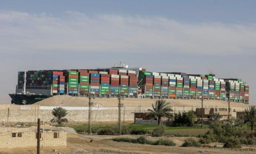 കുരുക്ക്​ നീങ്ങിയിട്ടും സൂയസ്​ കടക്കാനാവാതെ എവർ ഗിവൺ; 6768 കോടി നഷ്​ടപരിഹാരം നൽകുംവരെ കണ്ടുകെട്ടി കോടതി