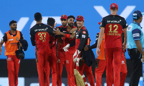 ബൗളർമാർ തിളങ്ങി; ത്രില്ലർ പോരിൽ സൺറൈസേഴ്​സിനെ ആറ്​ റൺസിന്​ തകർത്ത്​ ആർ.സി.ബി