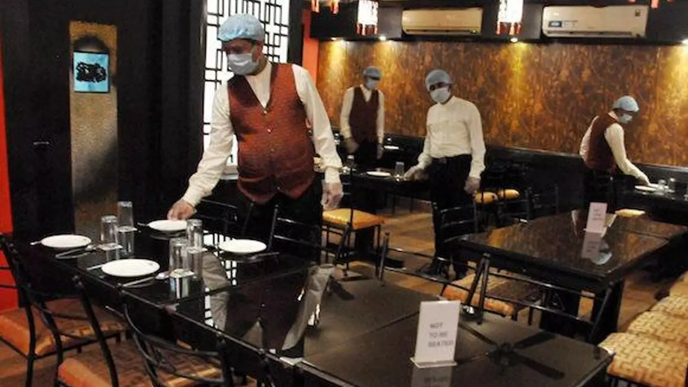 ഹോട്ടലുകാർ പറയുന്നു, അന്നംമുട്ടുന്ന കഥ ഹോട്ടലുകാർ പറയുന്നു, അന്നംമുട്ടുന്ന കഥ