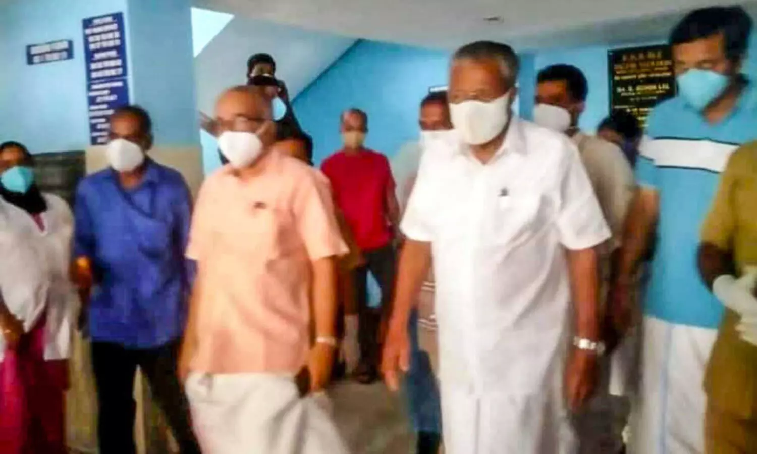 മുഖ്യമന്ത്രി ആശുപത്രി വിട്ടതിനു പിന്നാലെ വിവാദം; കോവിഡ്​ പ്രോ​ട്ടോകോൾ ലംഘിച്ചെന്ന്​​ പരാതി