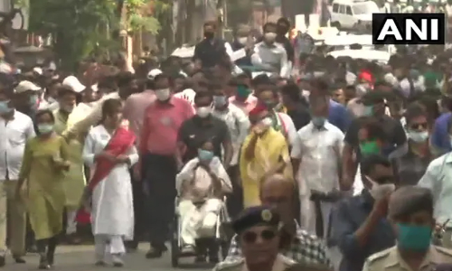 കൊൽക്കത്തയെ ഇളക്കി മമതയുടെ റോഡ്​ ഷോ