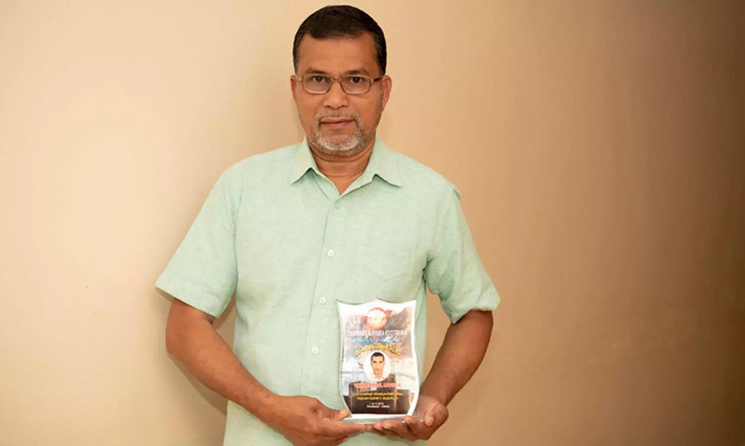 33 വ​ർ​ഷ​ത്തെ പ്ര​വാ​സത്തി​നു​ശേ​ഷം   അ​ബ്​​ദു​ല്ല നാ​ട്ടി​ലേ​ക്ക് മ​ട​ങ്ങി