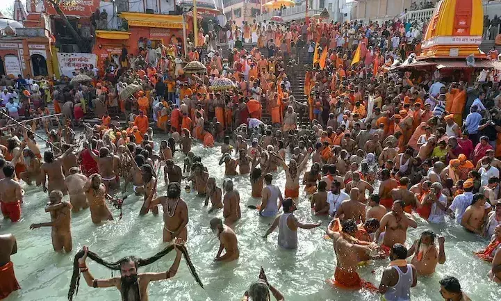 കോവിഡ്​ പിടിമുറുക്കുന്നു; കുംഭമേളയിൽ നിന്ന്​ പിന്മാറി രണ്ട്​ സന്യാസി സമൂഹങ്ങൾ