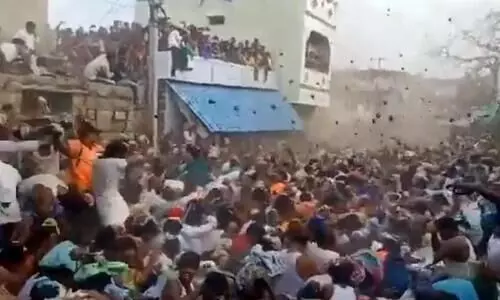 Hundreds Participate In Ugadi Cow Dung Fight In Andhra