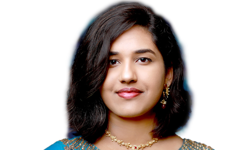 വ​ർ​ഷ സ​ജു നാ​യ​ർ: നി​റ​ങ്ങ​ളെ പ്ര​ണ​യി​ക്കു​ന്ന പെ​ൺ​കു​ട്ടി​