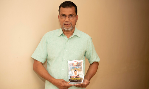 33 വ​ർ​ഷ​ത്തെ പ്ര​വാ​സത്തി​നു​ശേ​ഷം   അ​ബ്​​ദു​ല്ല നാ​ട്ടി​ലേ​ക്ക് മ​ട​ങ്ങി