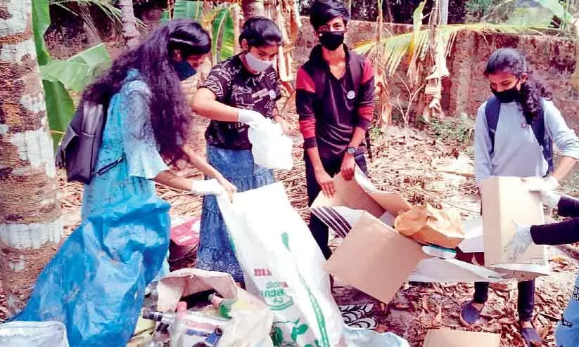 കരിഞ്ചോലമലയിൽ വീട് നിർമാണത്തിനായി മുണ്ടുമുറുക്കി വിദ്യാർഥികൾ