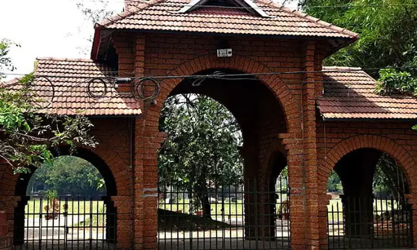 ഞായറാഴ്ച കോഴിക്കോട് ലോക്ക്ഡൗൺ ആെണന്ന് വ്യാജ പ്രചരണം; പ്രഖ്യാപിച്ചിട്ടില്ലെന്ന് കലക്ടർ ഞായറാഴ്ച കോഴിക്കോട് ലോക്ക്ഡൗൺ ആെണന്ന് വ്യാജ പ്രചരണം; പ്രഖ്യാപിച്ചിട്ടില്ലെന്ന് കലക്ടർ