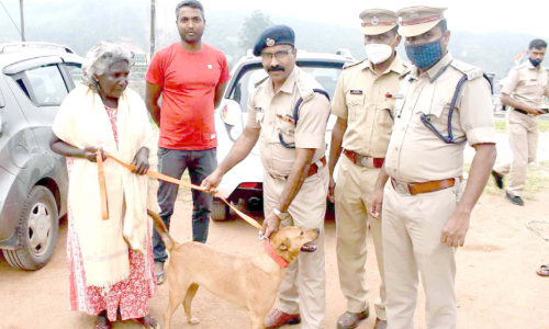 പെട്ടിമുടിയിൽ സ്‌നേഹക്കാഴ്ചയൊരുക്കിയ കുവിയെ പളനിയമ്മക്ക്​ പിരിഞ്ഞിരിക്കാനാവില്ല; തിരിച്ചുനൽകി പൊലീസ്​