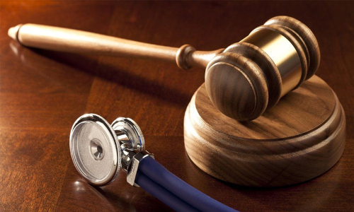 ചികിത്സപ്പിഴവ്​ മൂലം യുവാവ്​ മരിച്ച സംഭവത്തിൽ മെഡിക്കൽ കോളജ്​ ഡോക്ടർക്ക് സസ്പെൻഷൻ