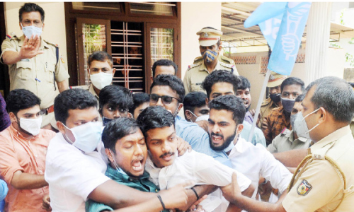 എ.എൻ. ഷംസീറി​െൻറ ഭാര്യയെ നിയമിക്കാൻ​ നീക്കമെന്ന് വൈസ് ചാൻസലറുടെ വീട് കെ.എസ്.യു ഉപരോധിച്ചു