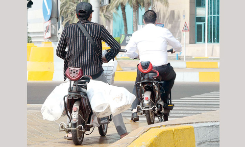 ഇലക്ട്രിക് ബൈക്കുകൾക്ക് നിയന്ത്രണവും പ്രോത്സാഹനവുമായി പൊലീസ്