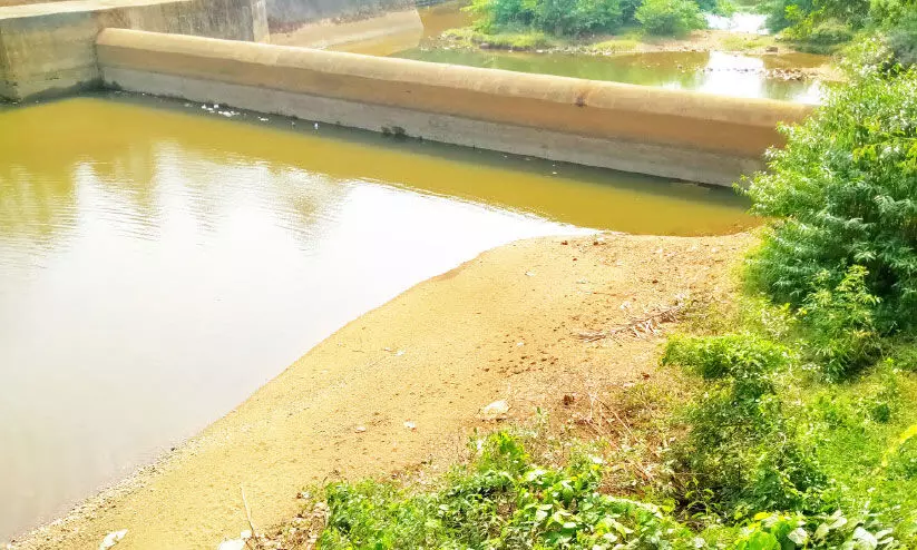 വിഷ്ണുമംഗലം ബണ്ട്; ഉറപ്പുകൾ ലംഘിച്ചതായി നാട്ടുകാർ വിഷ്ണുമംഗലം ബണ്ട്; ഉറപ്പുകൾ ലംഘിച്ചതായി നാട്ടുകാർ