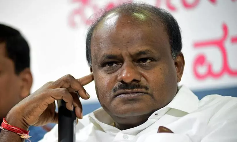 കോൺഗ്രസ് എം.എൽ.എമാർക്ക് 2500 കോടി വാഗ്ദാനാരോപണം; അന്വേഷണത്തിന് എസ്.ഐ.ടിയെ നിയോഗിക്കണം -കുമാര സ്വാമി കോൺഗ്രസ് എം.എൽ.എമാർക്ക് 2500 കോടി വാഗ്ദാനാരോപണം; അന്വേഷണത്തിന് എസ്.ഐ.ടിയെ നിയോഗിക്കണം -കുമാര സ്വാമി