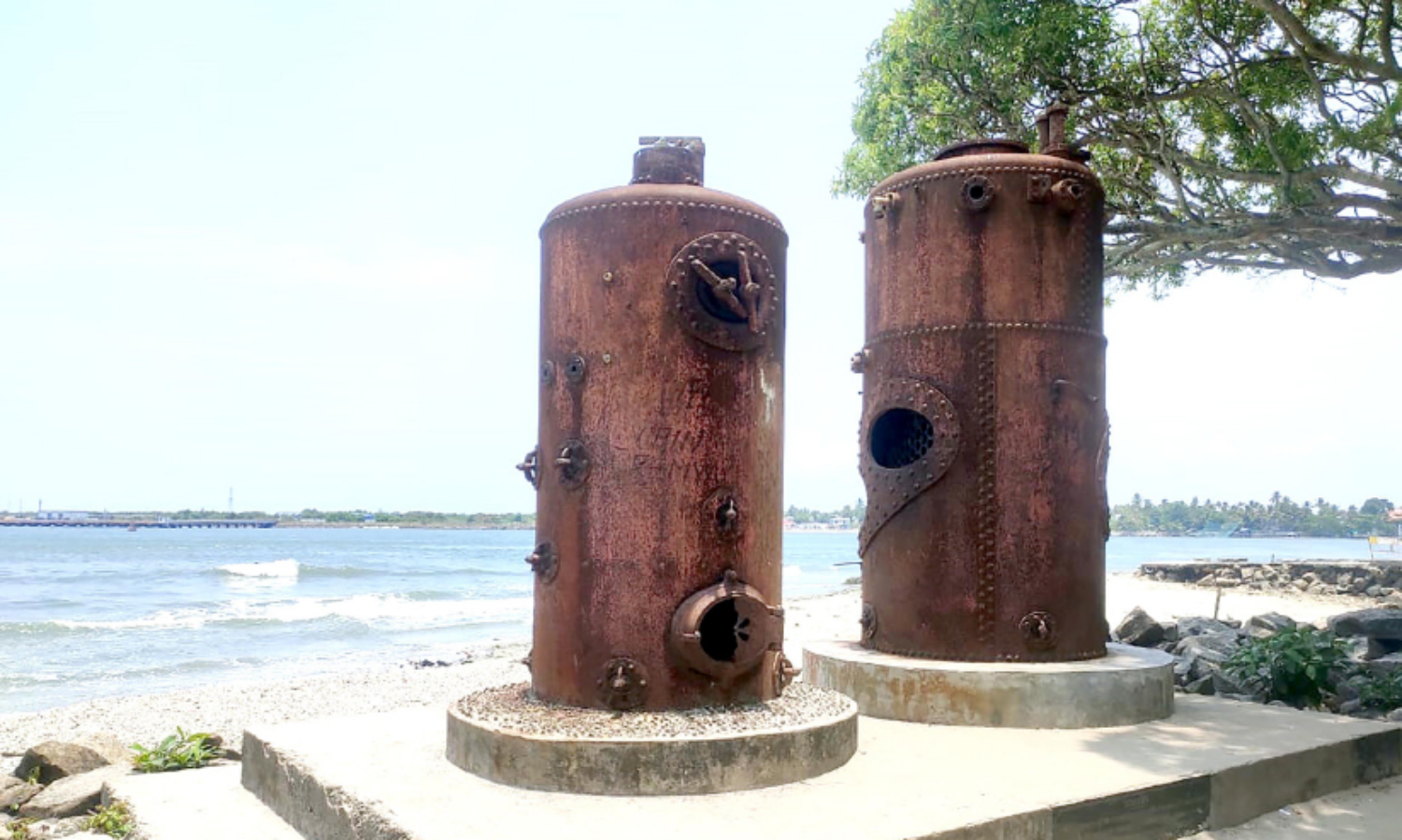 തുറമുഖ നിർമാണ ചരിത്രം പേറുന്ന ബോയിലറുകൾ തുരുമ്പെടുത്തു നശിക്കുന്നു