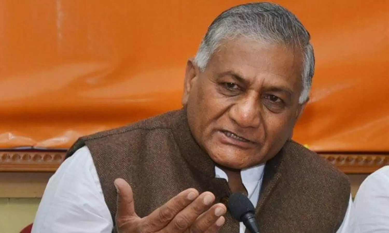 സഹോദരന് ആശുപത്രിക്കിടക്ക വേണമെന്ന് അഭ്യർഥിച്ച്​ കേന്ദ്രമന്ത്രി; രാജ്യത്തിന്‍റെ ആരോഗ്യമേഖലയുടെ ദുരവസ്​ഥയെന്ന്​ നെറ്റിസൺസ്​