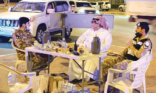 ആ​ഭ്യ​ന്ത​ര മ​ന്ത്രി ചെ​ക്​​പോ​യ​ൻ​റു​ക​ൾ സ​ന്ദ​ർ​ശി​ച്ചു