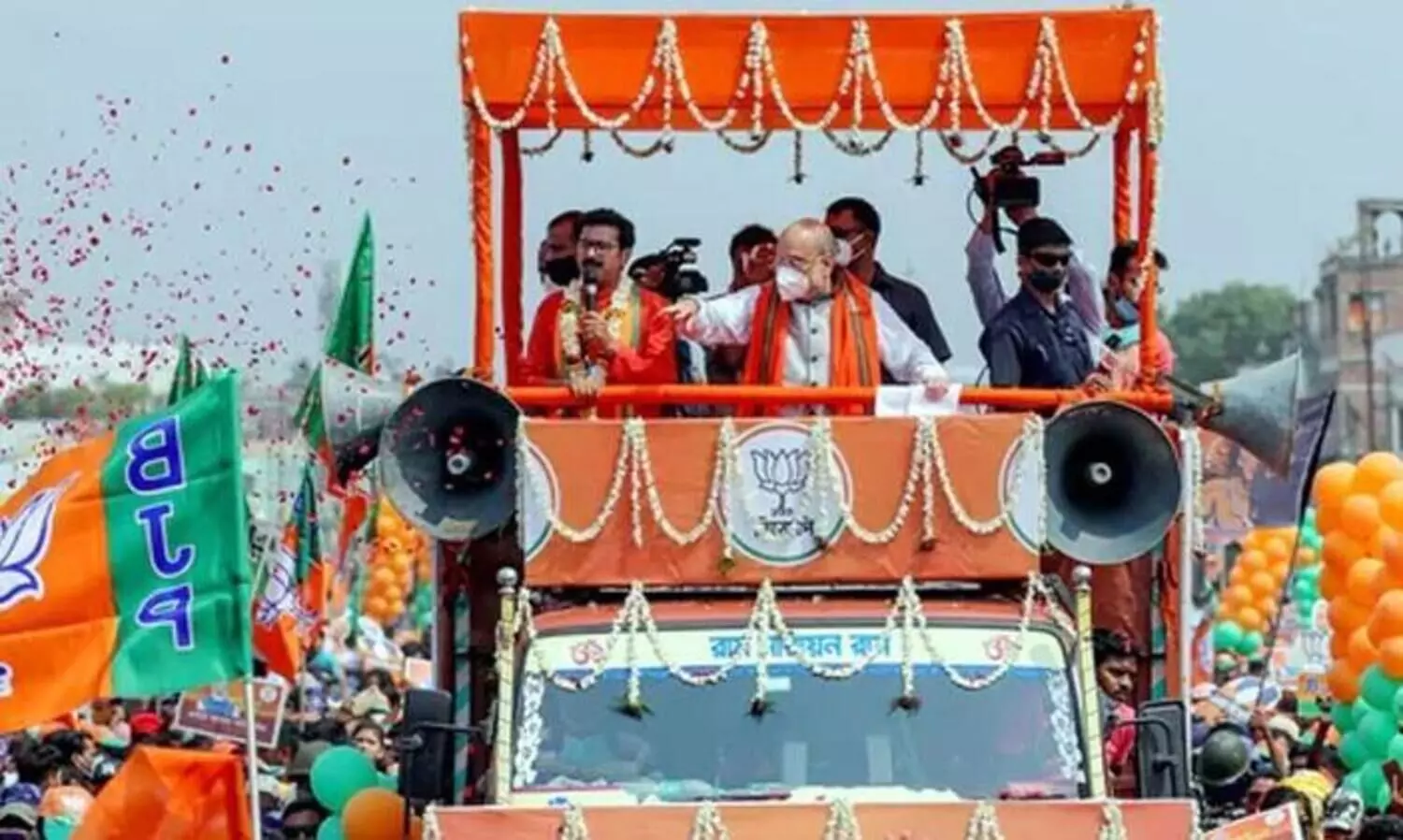നമ്മൾ ഇപ്പോൾതന്നെ 122 സീറ്റുകളിൽ വിജയിച്ചു കഴിഞ്ഞു; കോവിഡ്​ വ്യാപനത്തിനിടയിലും റോഡ് ഷോയുമായി അമിത്​ ഷാ