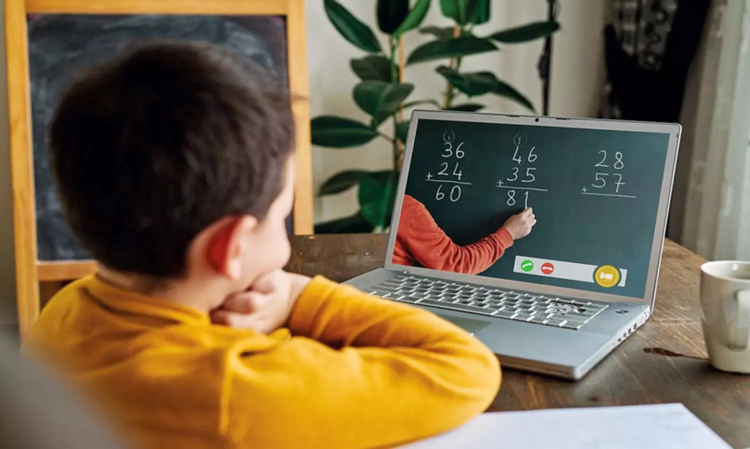 പാഠഭാഗം പൂർത്തിയാക്കാൻ ഒാൺലൈൻ ക്ലാസ്​ തുടരാൻ ഉത്തരവ്​