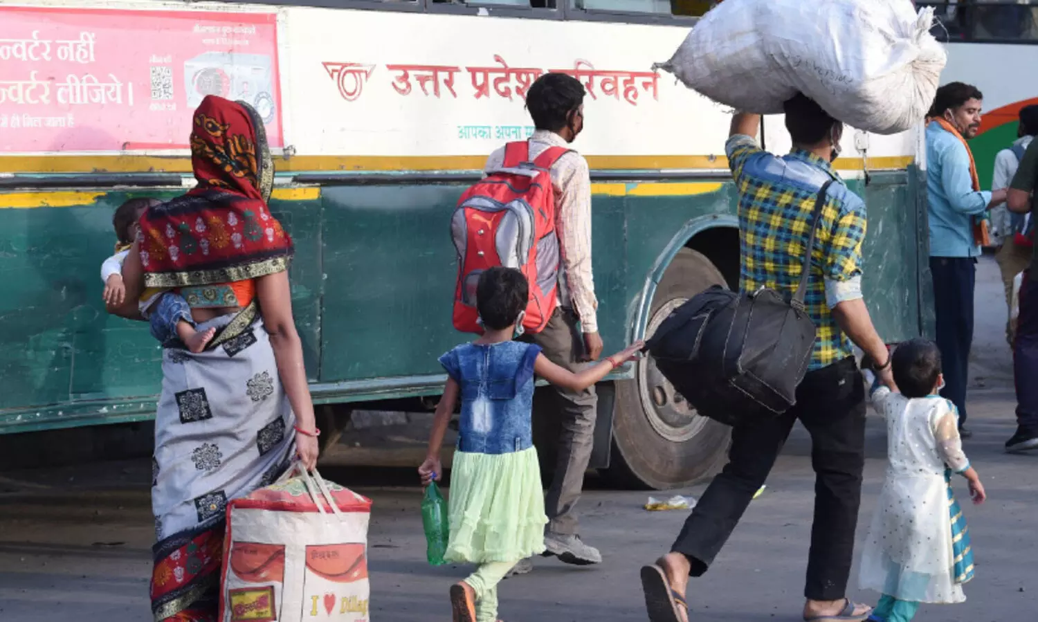 വീണ്ടും പലായന ഭീതിയുയർത്തി ക​ർ​ഫ്യൂ​വും ലോ​ക്​​ഡൗ​ണും