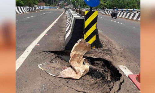 ന​വീ​ക​രി​ച്ച കെ.എസ്.ടി.പി റോഡ്​ ഒ​രു മാ​സമായപ്പോൾ  തകർന്നു