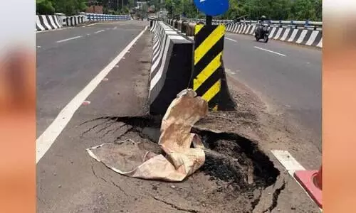 ന​വീ​ക​രി​ച്ച കെ.എസ്.ടി.പി റോഡ്​ ഒ​രു മാ​സമായപ്പോൾ  തകർന്നു