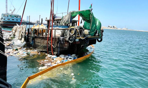 അപകടത്തിൽപെട്ട പായ്​ക്കപ്പലിൽനിന്ന്​ ആറ​ു പേരെ രക്ഷപ്പെടുത്തി
