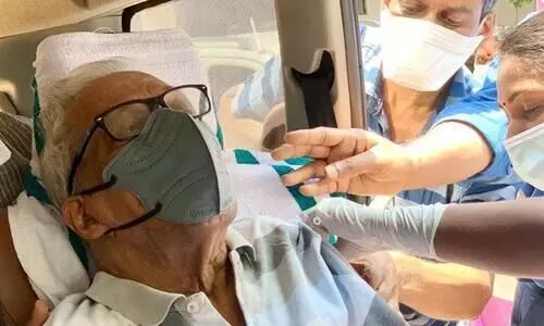 VS Achuthanandan Takes Second Dose Covid Vaccine