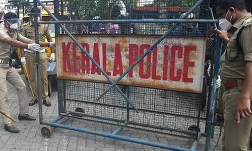 തലയൂരി കാസർകോട്​ കലക്​ടർ; കോവിഡില്ല സർട്ടിഫിക്കറ്റ്​ വേണ്ട