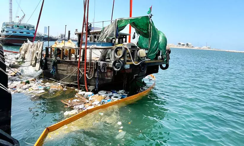 അപകടത്തിൽപെട്ട പായ്ക്കപ്പലിൽനിന്ന് ആറു പേരെ രക്ഷപ്പെടുത്തി അപകടത്തിൽപെട്ട പായ്ക്കപ്പലിൽനിന്ന് ആറു പേരെ രക്ഷപ്പെടുത്തി