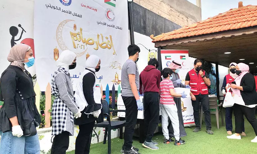 സി​റി​യ​ൻ അ​ഭ​യാ​ർ​ഥി​ക​ൾ​ക്ക്​ കു​വൈ​ത്ത്​ നോ​മ്പു​തു​റ വി​ഭ​വം ന​ൽ​കു​ന്നു