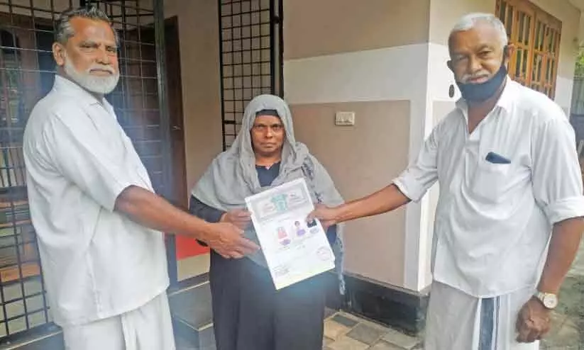 ബാവുട്ടിയും ഭാര്യയും സ്നേഹംകൊണ്ട് സമ്പന്നർ; വീടുവെക്കാൻ സ്ഥലം നൽകിയത് അഞ്ചു കുടുംബങ്ങൾക്ക് ബാവുട്ടിയും ഭാര്യയും സ്നേഹംകൊണ്ട് സമ്പന്നർ; വീടുവെക്കാൻ സ്ഥലം നൽകിയത് അഞ്ചു കുടുംബങ്ങൾക്ക്