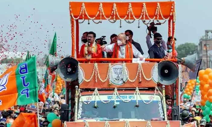 നമ്മൾ ഇപ്പോൾതന്നെ 122 സീറ്റുകളിൽ വിജയിച്ചു കഴിഞ്ഞു; കോവിഡ് വ്യാപനത്തിനിടയിലും റോഡ് ഷോയുമായി അമിത് ഷാ നമ്മൾ ഇപ്പോൾതന്നെ 122 സീറ്റുകളിൽ വിജയിച്ചു കഴിഞ്ഞു; കോവിഡ് വ്യാപനത്തിനിടയിലും റോഡ് ഷോയുമായി അമിത് ഷാ