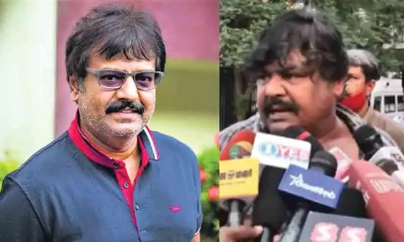 പരിശോധന നിർത്തൂ, ആ നിമിഷം കോവിഡ് ഇന്ത്യയിൽ കാണില്ല- നടൻ വിവേകിനെ ഗുരുതരാവസ്ഥയിലാക്കിയത് കോവിഡ് വാക്സിനെന്ന് മൻസൂർ അലിഖാൻ; വിഡിയോ വൈറൽ പരിശോധന നിർത്തൂ, ആ നിമിഷം കോവിഡ് ഇന്ത്യയിൽ കാണില്ല- നടൻ വിവേകിനെ ഗുരുതരാവസ്ഥയിലാക്കിയത് കോവിഡ് വാക്സിനെന്ന് മൻസൂർ അലിഖാൻ; വിഡിയോ വൈറൽ