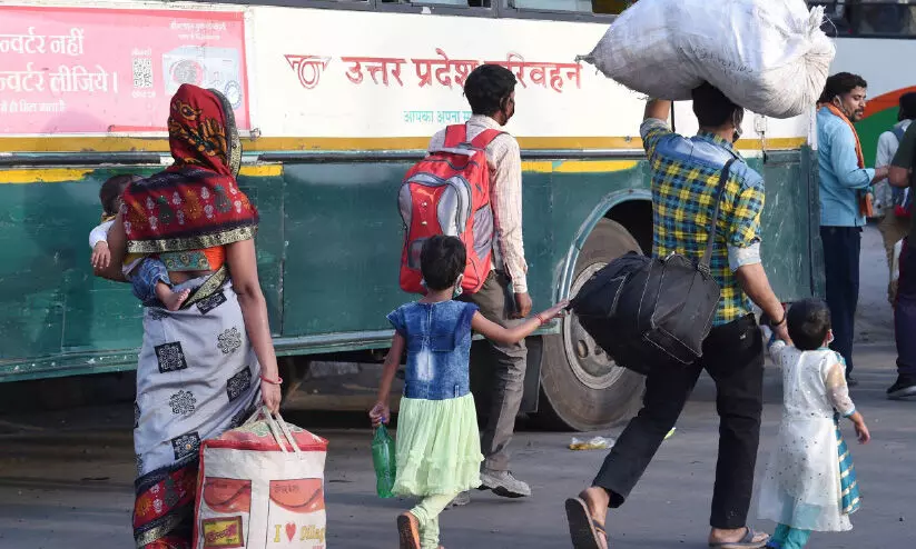 വീണ്ടും പലായന ഭീതിയുയർത്തി കർഫ്യൂവും ലോക്ഡൗണും വീണ്ടും പലായന ഭീതിയുയർത്തി കർഫ്യൂവും ലോക്ഡൗണും