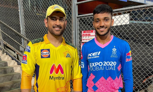 ms dhoni and sakariya