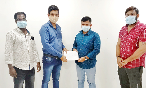 ലാ​ല്‍ കെ​യേ​ഴ്​​സ്​ ബ​ഹ്റൈ​ന്‍ പ്ര​തി​മാ​സ സ​ഹാ​യം കൈ​മാ​റി