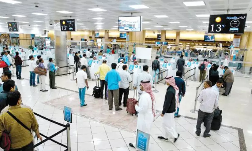 അന്താരാഷ്ട്ര വിമാന സർവിസ് പുനഃരാരംഭിക്കുന്നതിനുള്ള തീരുമാനം സാഹചര്യങ്ങൾ പരിഗണിച്ചായിരിക്കുമെന്ന് സൗദി അന്താരാഷ്ട്ര വിമാന സർവിസ് പുനഃരാരംഭിക്കുന്നതിനുള്ള തീരുമാനം സാഹചര്യങ്ങൾ പരിഗണിച്ചായിരിക്കുമെന്ന് സൗദി