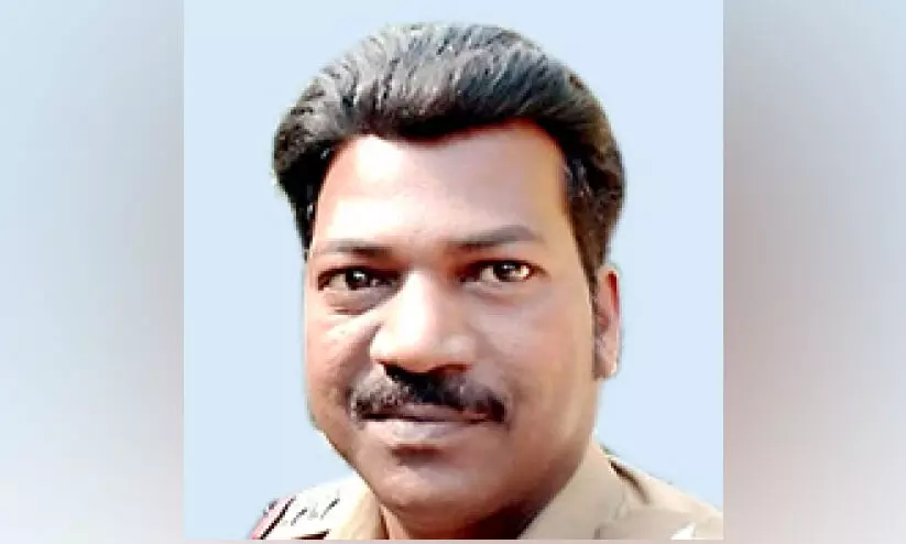 സബ് ഇന്സ്പെക്ടര് കുഴഞ്ഞുവീണു മരിച്ചു സബ് ഇന്സ്പെക്ടര് കുഴഞ്ഞുവീണു മരിച്ചു