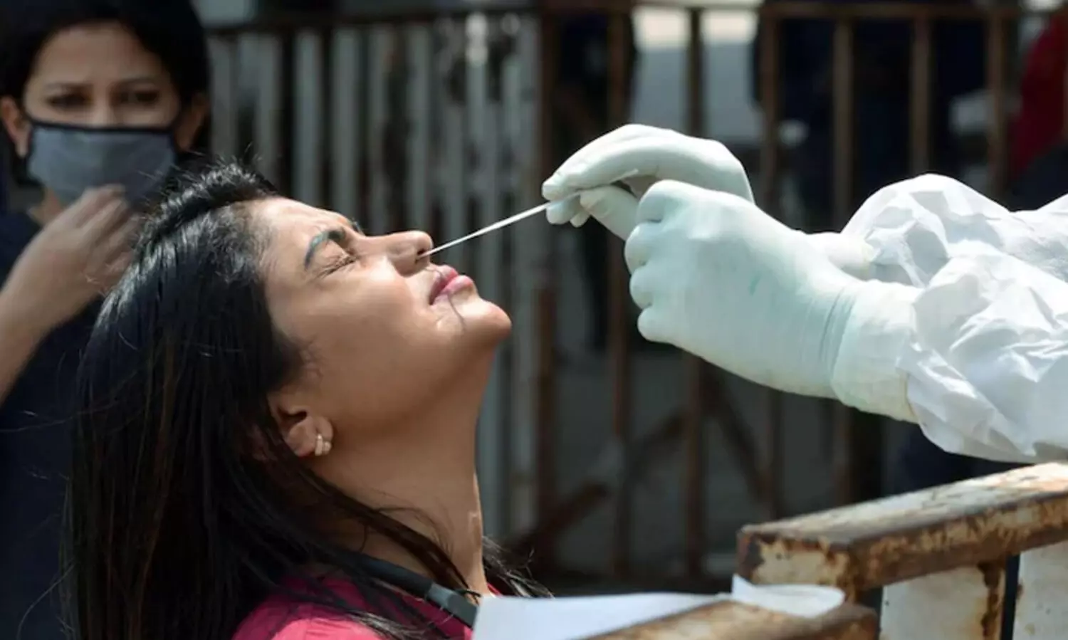 ഞെട്ടിച്ച്​ കോവിഡ്​; കേരളത്തിൽ ഒരു ദിവസം 22000 കടക്കുന്നത്​ ഇതാദ്യം: മരണം 5000 ആയി