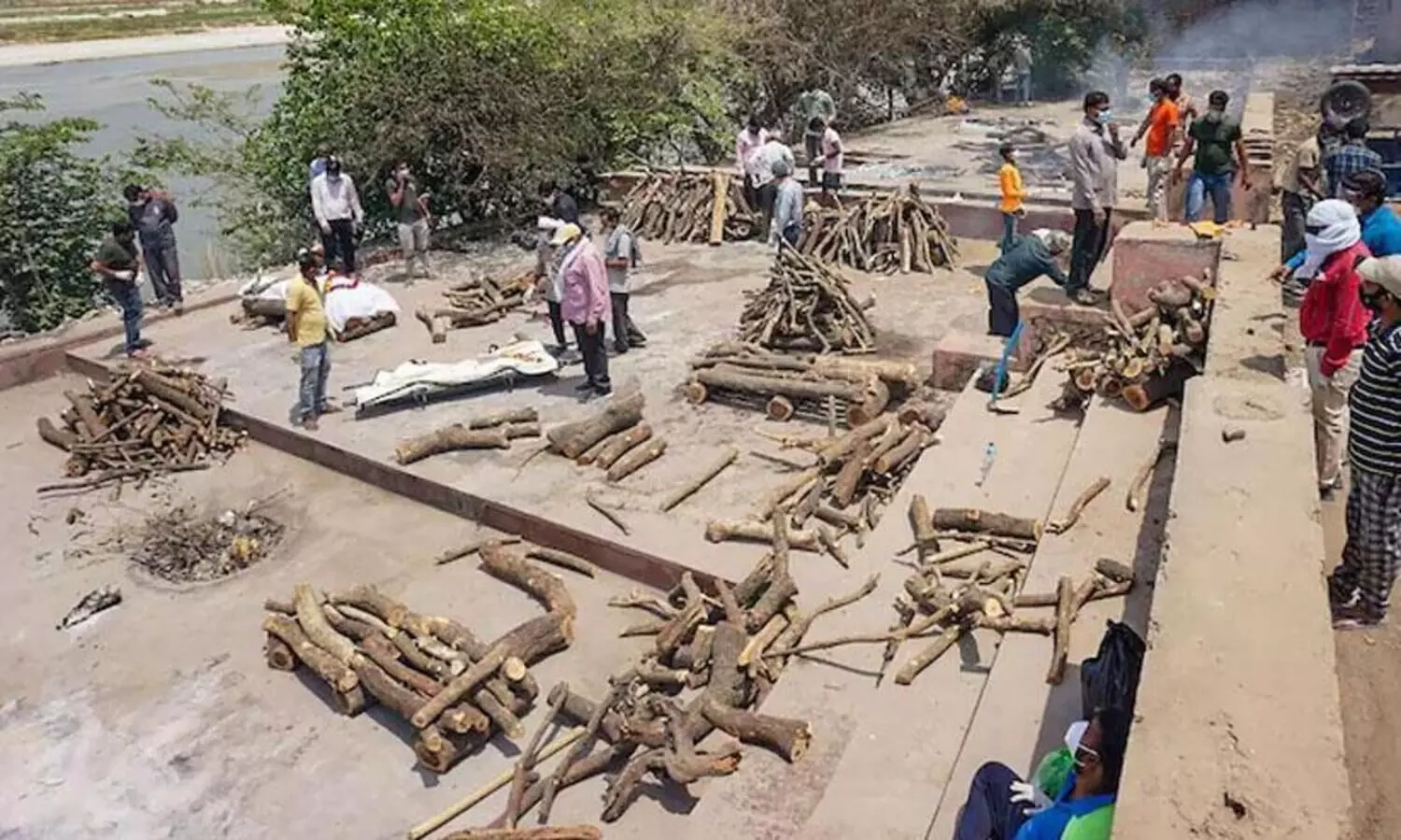 യു.പിയിലെ ഈ കടകളിൽ മുമ്പ്​ വിറ്റിരുന്നത്​ വിവാഹാവശ്യത്തിനുള്ള സാധനങ്ങൾ; ഇപ്പോൾ മരണാനന്തര ചടങ്ങിനുള്ളവ