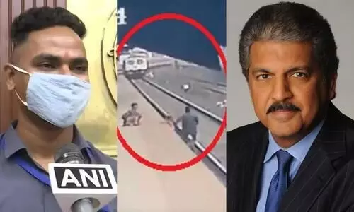 Mayur Shelkhe and Anand Mahindra