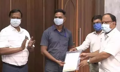 Railway Ministry Announces 50,000 Award For Employee Who Saved Child