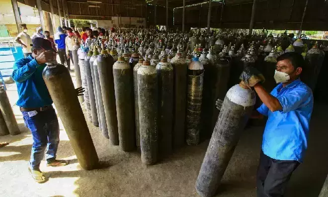 രാജ്യം ഓക്​സിജൻ ക്ഷാമത്തിൽ വലയു​േമ്പാഴും കയറ്റുമതിയിൽ ഇന്ത്യ മുൻപന്തിയിൽ