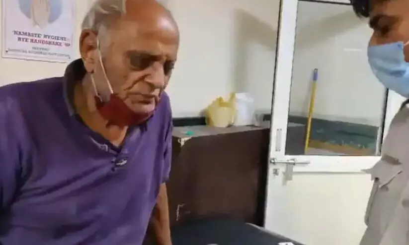 കോവിഡ്​ ഭയം; മകൻ നടുറോഡിൽ ഉപേക്ഷിച്ച വയോധികന്​ പൊലീസുകാരൻ രക്ഷയായി